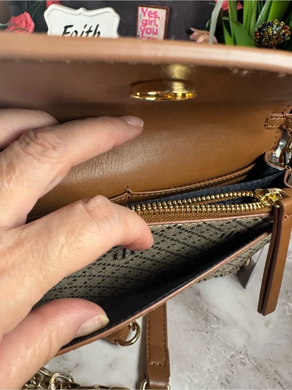 Tommy Hilfiger Tan & Beige Signature Crossbody Wallet